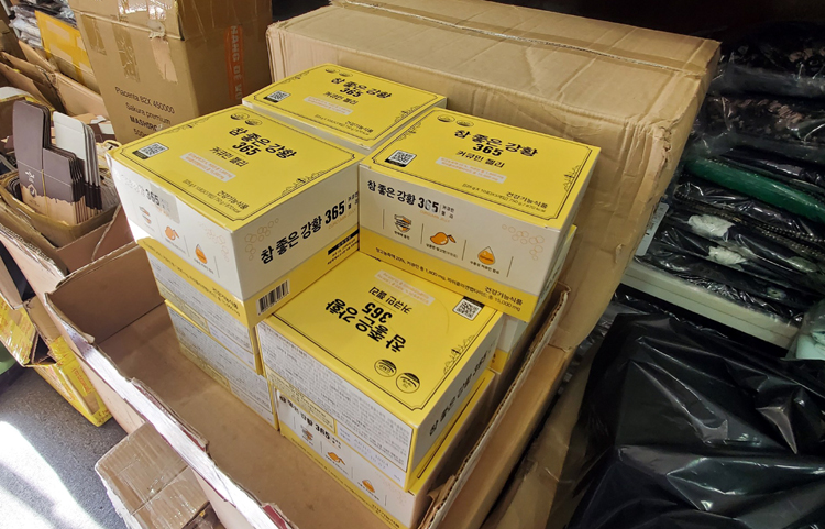 Lực lượng chức năng lập biên bản và tạm giữ toàn bộ số hàng hóa.