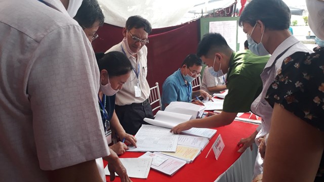 Đến 13h30 hôm nay, khu vực bỏ phiếu số 1, phường Vị Hoàng, TP Nam Định chỉ còn 10 trong số hơn 1.600 cử tri chưa đi bầu cử.