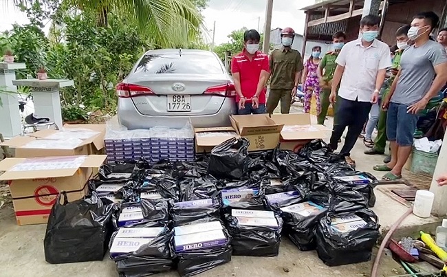 Đối tượng Nguyễn Văn Thắng v&agrave; tang vật bị bắt giữ