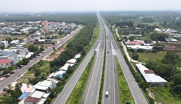 Để đảm bảo kết nối hạ tầng giao thông khi sân bay Long Thành đi vào hoạt động, cao tốc TP.HCM - Long Thành - Dầu Giây sắp được mở rộng  (Ảnh: Báo Đồng Nai)