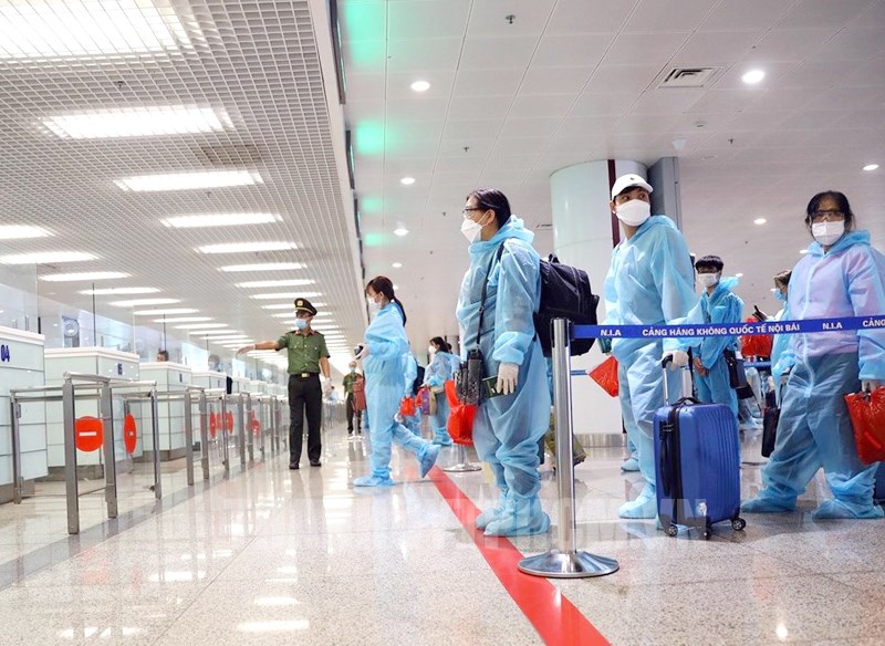 Người nhập cảnh chỉ phải c&aacute;ch ly 7 ng&agrave;y nếu ti&ecirc;m đủ liều vắc xin, c&oacute; x&eacute;t nghiệm &acirc;m t&iacute;nh
