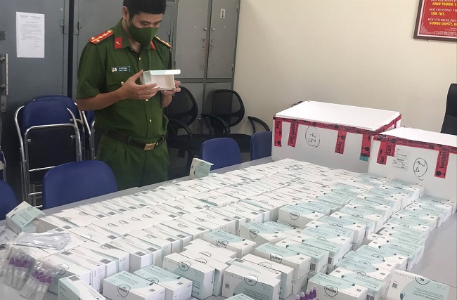 1.000 bộ test nhanh nhập lậu đ&atilde; bị lực lượng c&ocirc;ng an thu giữ