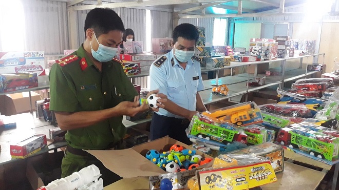 Nam Định thu giữ lô hàng sản phẩm đồ chơi Trung Thu lớn nhất từ trước đến nay