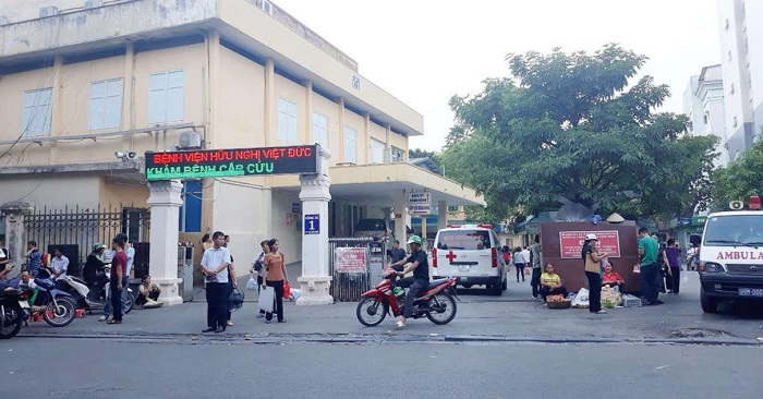 Lực lượng chức năng tạm thời phong tỏa tòa nhà D Bệnh viện Việt Đức,