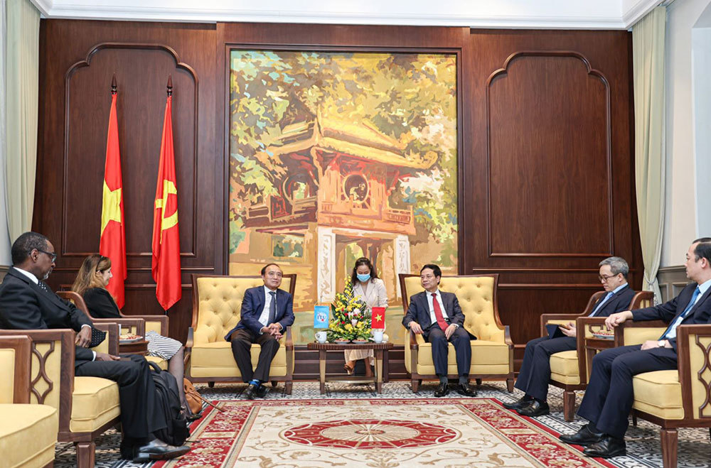 Bộ trưởng Bộ TT&TT Nguyễn Mạnh Hùng tiếp Tổng thư ký ITU.