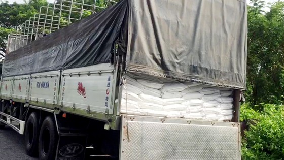 Phương tiện có vận chuyển 318 bao hóa chất xuất xứ từ Trung Quốc, với tổng trọng lượng 7.950kg