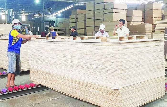 Ván bóc/ván lạng, gỗ dán và sản phẩm gỗ là các nhóm mặt hàng chủ đạo Việt Nam nhập khẩu từ Trung Quốc trong thời gian gần đây. (Ảnh minh họa: Internet).