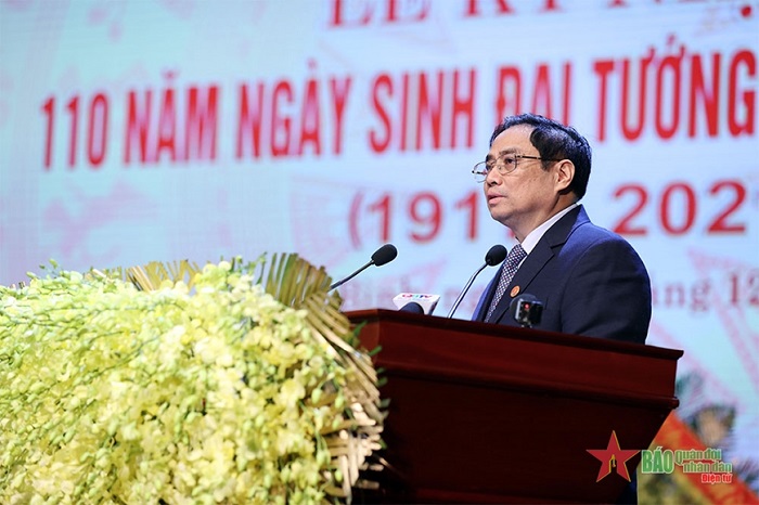 Thủ tướng Phạm Minh Ch&iacute;nh đọc diễn văn kỷ niệm.