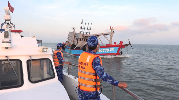 Lực lượng Cảnh sát biển 3 phát hiện và bắt giữ tàu TG 90678 TS trên vùng biển Côn Đảo