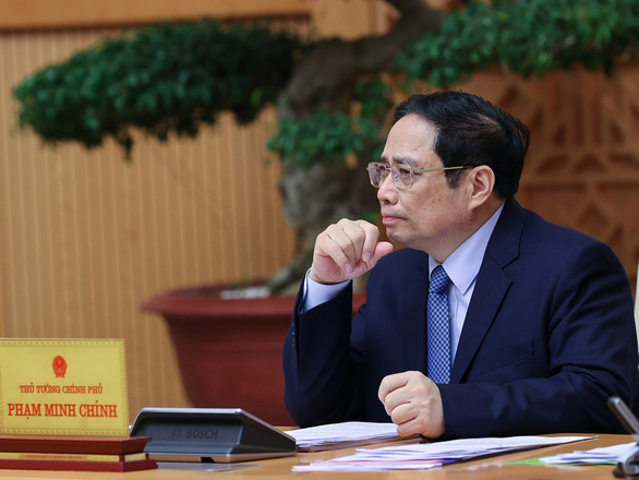 Thủ tướng lắng nghe &yacute; kiến của c&aacute;c đại biểu dự cuộc họp