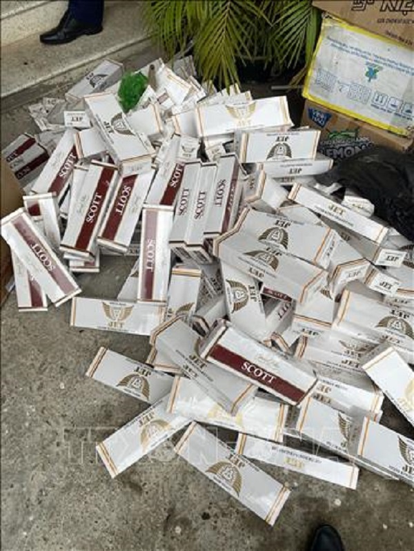 Tang vật là thuốc lá nhập lậu, thuốc lá giả các loại được Cục Quản lý thị trường tỉnh Ninh Thuận đưa đi tiêu hủy