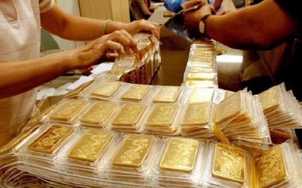 Giá vàng trong nước vẫn tiếp tục giảm trong phiên đầu tuần.