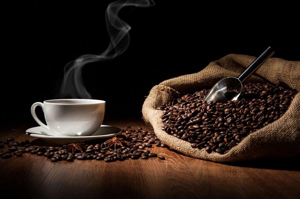 Giá cà phê trong nước giảm 300 đồng/kg tại các địa phương thu mua trọng điểm trong phiên giao dịch hôm qua (8/6).
