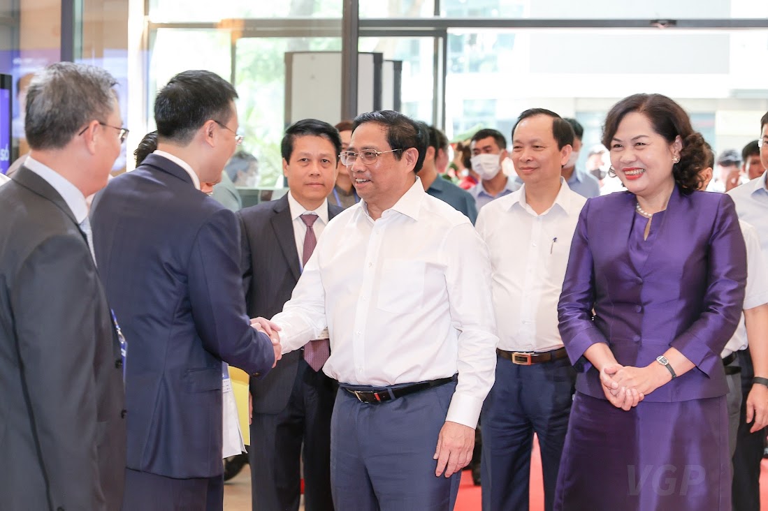 Thủ tướng Phạm Minh Chính tới dự sự kiện Chuyển đổi số ngành ngân hàng.