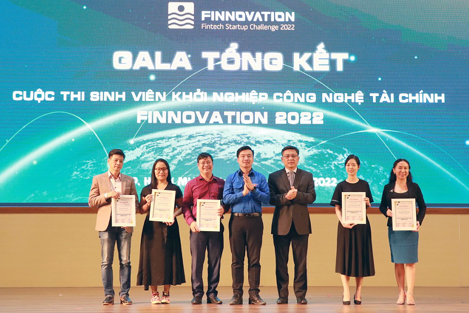 Năm đội nhận bằng khen từ Trung ương Hội Sinh viên Việt Nam và chứng nhận của ban tổ chức cuộc thi.