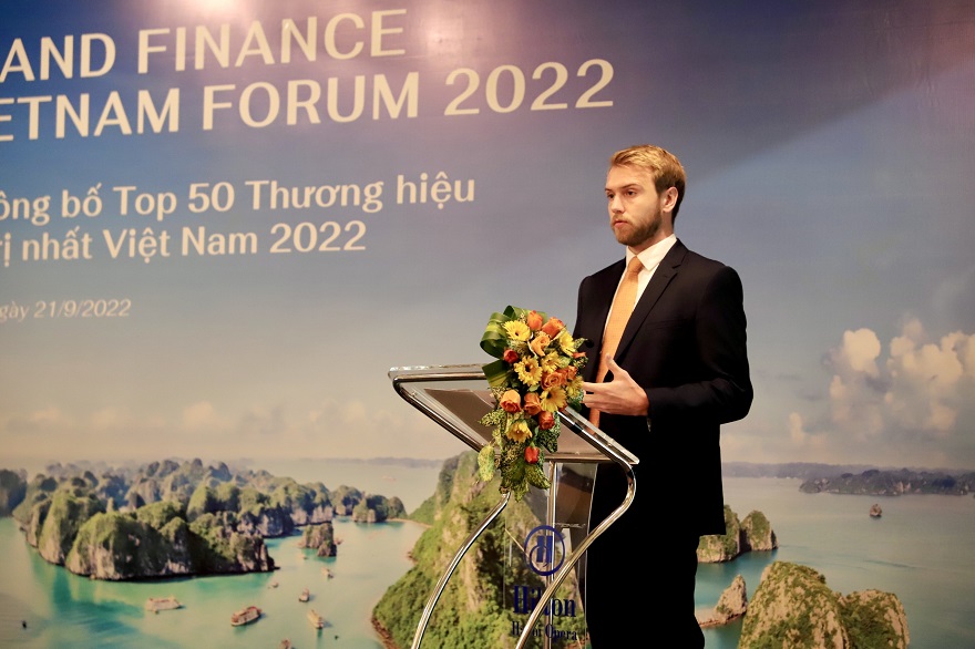 Ông Alex Haigh – Giám đốc điều hành của Brand Finance Châu Á Thái Bình Dương phát biểu tại buổi lễ.