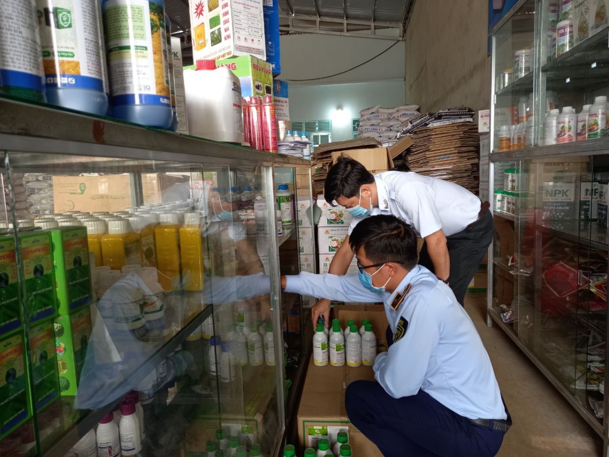 Cơ quan chức năng Đắk Nông chủ trì đã kiểm tra nhiều đơn vị kinh doanh phân bón thuốc bảo vệ thực vật.