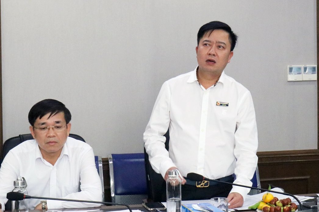 Giám đốc Trung tâm HCC tỉnh Vũ Hùng tham gia ý kiến tại buổi giám sát.