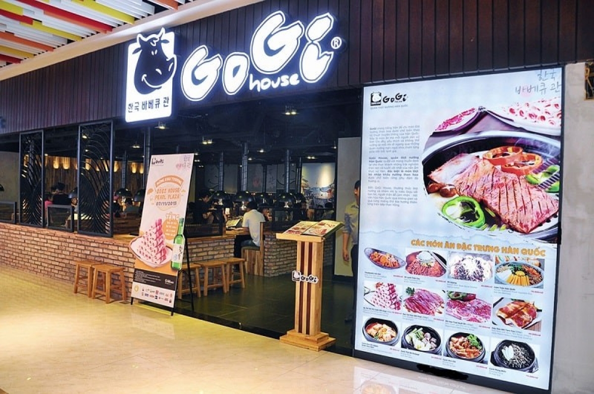 Vi phạm trong lĩnh vực chứng khoán, ông chủ chuỗi nhà hàng Gogi, Sumo BBQ, Manwah bị xử phạt gần 200 triệu đồng.