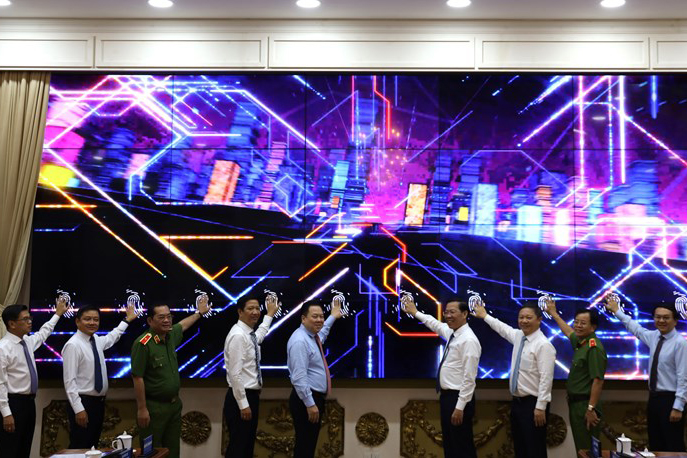 Ủy ban nhân dân Thành phố Hồ Chí Minh đã ra mắt Hệ thống thông tin giải quyết thủ tục hành chính với phương châm công khai, minh bạch, lấy người dân, doanh nghiệp làm trung tâm phục vụ.