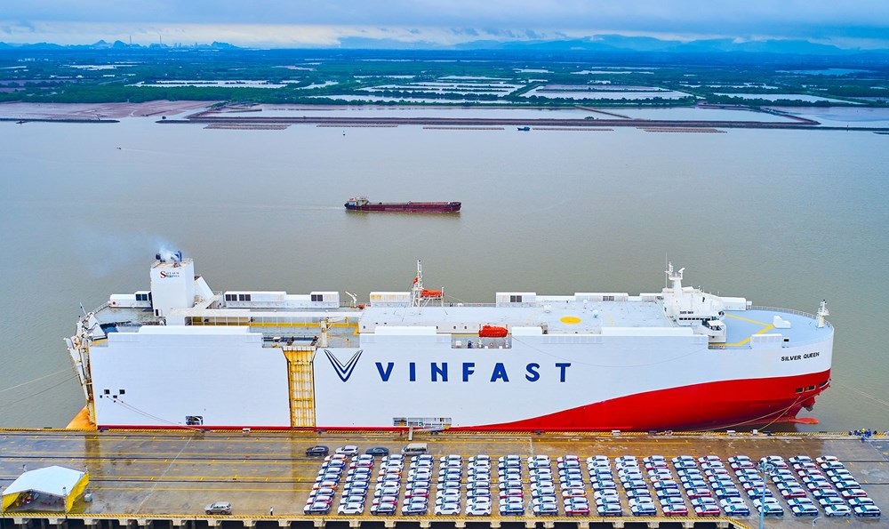 Vinfast xuất khẩu lô xe ô tô điện đầu tiên gồm 999 chiếc VF 8 ra thị trường quốc tế.