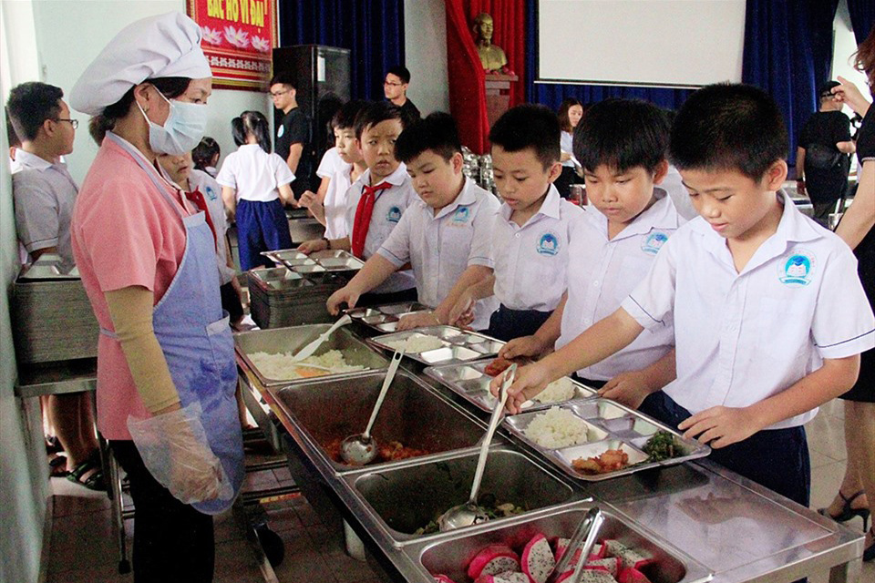 Hà Nội yêu cầu các trường kiểm soát chặt chẽ nguồn gốc thực phẩm.
