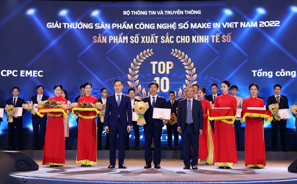 EVN có hai sản phẩm được công nhận là sản phẩm Make in Viet Nam tại Diễn đàn quốc gia Phát triển doanh nghiệp công nghệ số Việt Nam năm 2022.