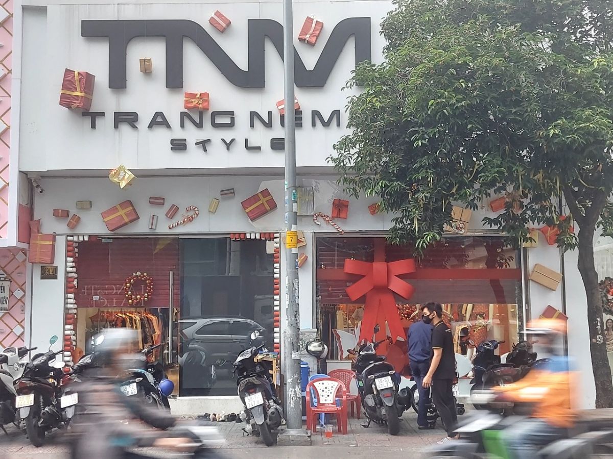 Cửa hàng kinh doanh thời trang “TRANG NEMO STYLE”.