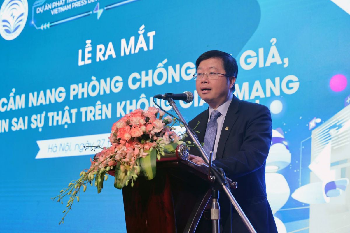Theo Thứ trưởng Bộ TTTT Nguyễn Thanh Lâm, Cẩm nang phòng chống tin giả, sai sự thật trên không gian mạng sẽ trao cho người dùng internet công cụ nhận biết, ứng xử phù hợp, chung tay loại trừ những thông tin giả, tin sai sự thật.
