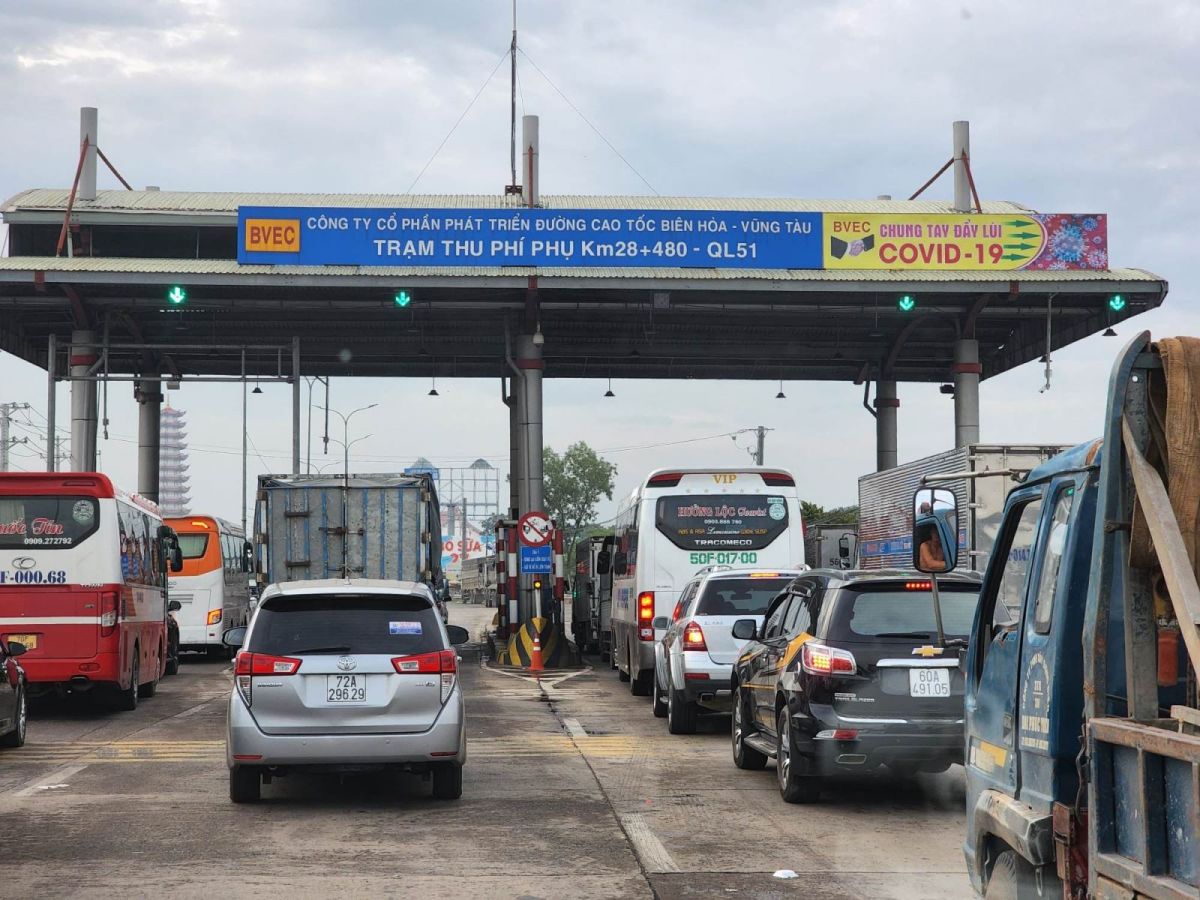 Cục Đường bộ Việt Nam sẽ tạm dừng thu phí tại các trạm BOT Quốc lộ 51 qua tỉnh Đồng Nai và Bà Rịa - Vũng Tàu từ 7h ngày 13/1.