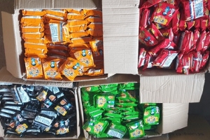 Đội 1 QLTT Lạng Sơn: Thu giữ và buộc tiêu hủy lô hàng hóa thực phẩm hết hạn sử dụng