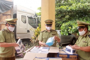 Hà Tĩnh bắt giữ xe chở số lượng lớn khẩu trang không giấy tờ