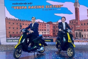 Vespa Racing Sixties giá từ 95 triệu tại Việt Nam