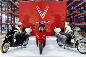 Vinfast ra mắt bộ ba xe máy điện có thể kết nối với smartphone