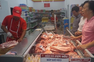 Giá thịt lợn giảm tại cửa hàng VinMart