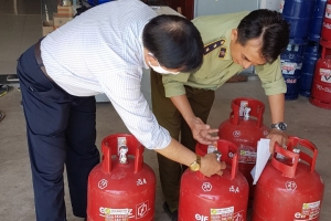 Ninh Thuận: 02 cơ sở kinh doanh gas có dấu hiệu giả mạo nhãn hiệu hàng hóa