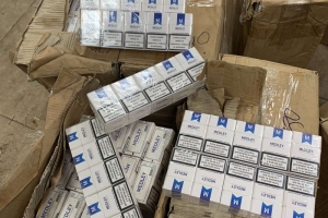 Bắt giữ hơn 10.000 bao thuốc lá nhập lậu trên chuyến bay từ Dubai về Nội Bài