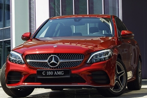 Mercedes-Benz Việt Nam giới thiệu phiên bản C-180 AMG mới giá dưới 1,5 tỷ đồng