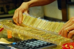 Giá vàng hôm nay 24/3: Vàng thế giới chìm sâu, thấp hơn trong nước 7,5 triệu đồng/lượng