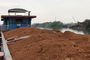 Quảng Ninh: Bắt giữ tàu vận chuyển khoảng 700 tấn quặng không rõ nguồn gốc