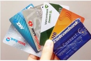 Từ ngày 31/3, ngân hàng phải phát hành thẻ ATM mới có gắn chip