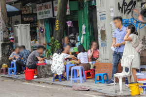Hà Nội: Dừng hoạt động đối với các quán ăn, trà đá, cà phê vỉa hè từ 17h ngày 3/5