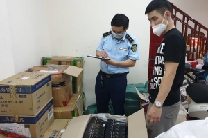 “Đột kích” tổng kho mỹ phẩm không có hóa đơn, chứng từ ở Hà Nội