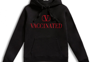 Valentino cùng UNICEF ra đời áo hoodie ủng hộ tiêm chủng ngừa Covid toàn cầu