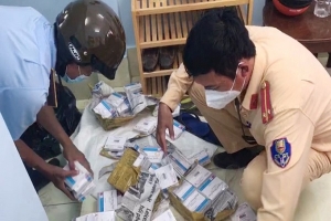 An Giang bắt giữ đối tượng vận chuyển 400 hộp thuốc tân dược nghi vấn nhập lậu
