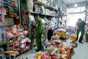 Tạm giữ số lượng lớn đồ chơi trẻ em xuất xứ Trung Quốc