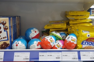 Rà soát siêu thị kẹo trứng Kinder Surprise