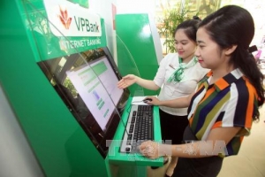 Agribank Kon Tum khuyến khích khách hàng sử dụng các dịch vụ thanh toán không dùng tiền mặt