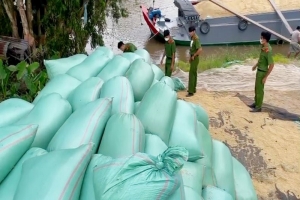 Bắt quả tang đối tượng nhập lậu 70 tấn lúa từ Campuchia về Việt Nam