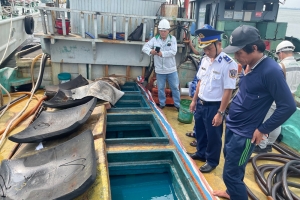 Cảnh sát biển điều tra tàu chở 65.000 lít dầu DO không rõ nguồn gốc